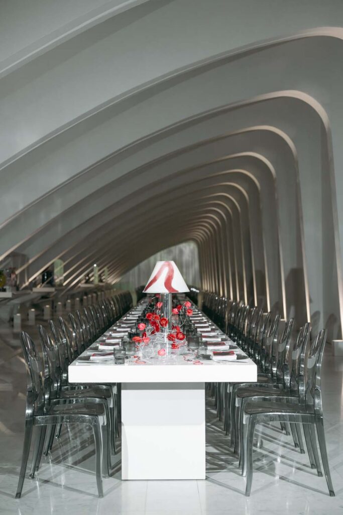 Modern gala table setting with smoke ghost chairs and a stylish accent table lamp centerpiece.